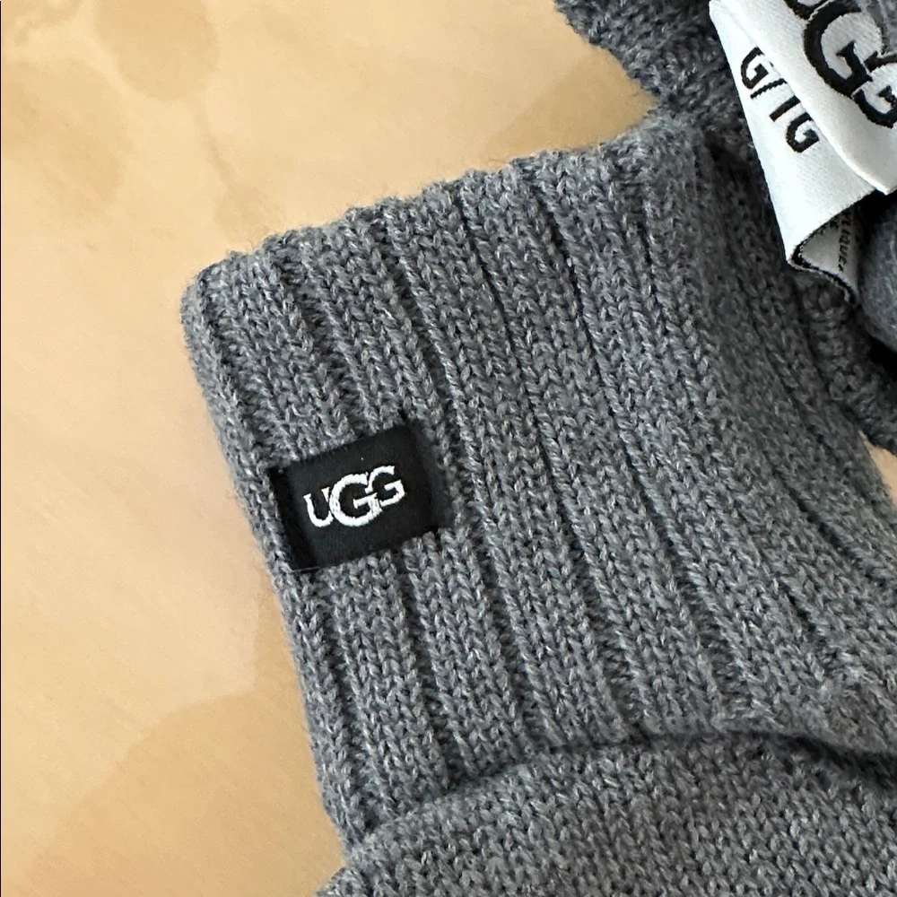 UGG Charcoal Knit Fingerless Mittens. Size L/XL.